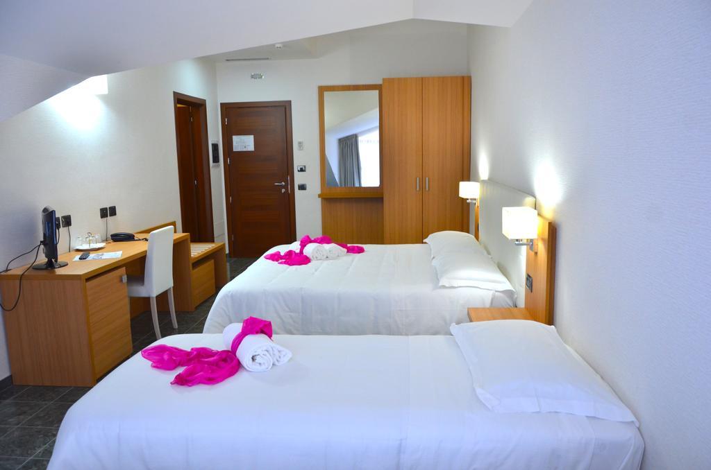 Vea Resort Hotel Mercato San Severino Szoba fotó