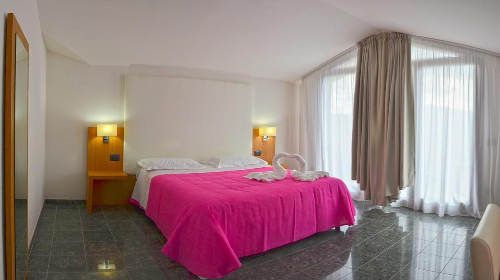 Vea Resort Hotel Mercato San Severino Szoba fotó
