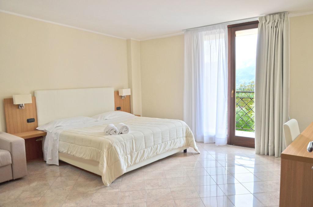Vea Resort Hotel Mercato San Severino Szoba fotó